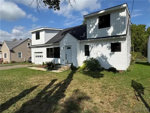 33 Allen St, Gowanda, NY 14070