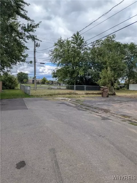 2 Drake Dr, Cheektowaga, NY 14225