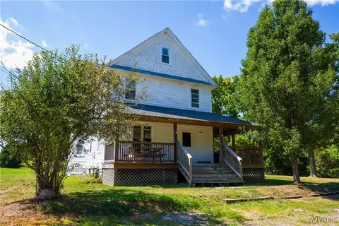 11333 North Rd, Perrysburg, NY 14129
