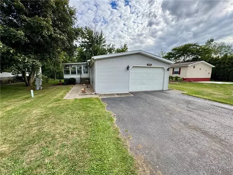 6250 Corwin, Newfane, NY 14108