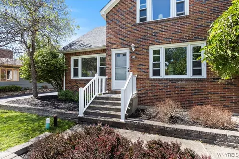 166 Boncroft Dr, West Seneca, NY 14224