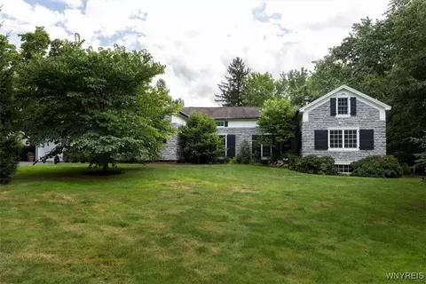 2131 Lapham Rd, Aurora, NY 14052