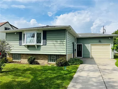 28 Mayberry Dr E, Cheektowaga, NY 14227