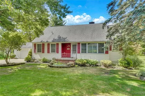 33 Larned Ln, Orchard Park, NY 14127