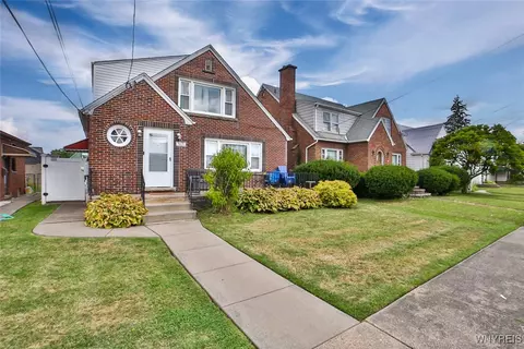 2734 Forest Ave, Niagara Falls, NY 14301