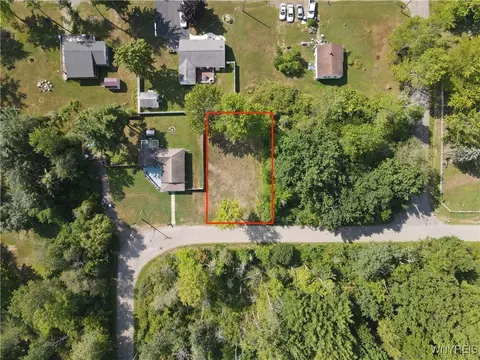 529 Roanoke Ave, Evans, NY 14006