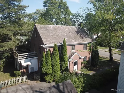 914 Vanderbilt Ave, Niagara Falls, NY 14305