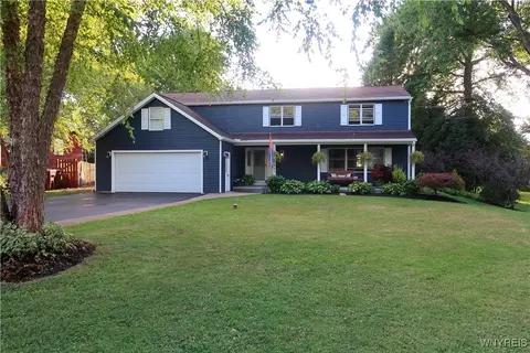 8676 Violet Pkwy, Eden, NY 14057
