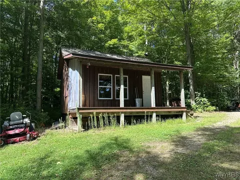 5814 School Rd, Gainesville, NY 14427
