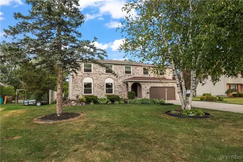 6747 Rose Ct, Wheatfield, NY 14304