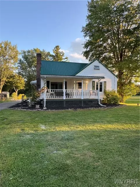 2463 Hemlock Rd, Eden, NY 14057