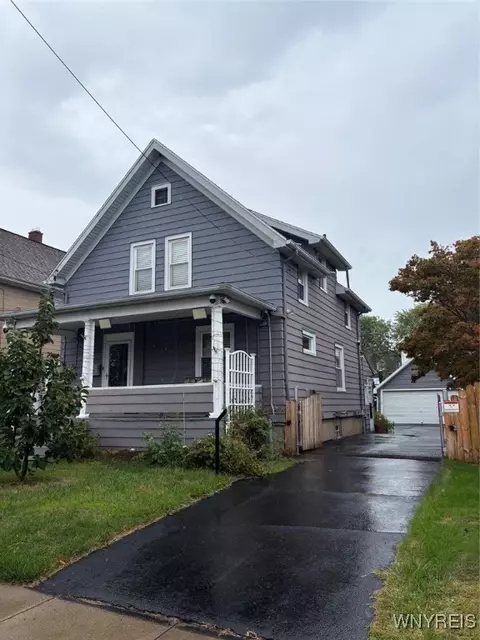 125 80th St, Niagara Falls, NY 14304