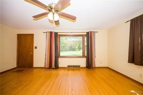 Living - 726 Schultz Rd, Elma, NY 14059 photo 3 of 4
