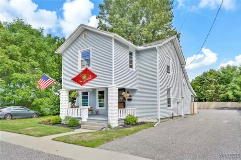 17 Cedar St, Newstead, NY 14001