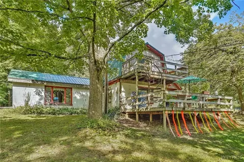 9425 Peck Hill Rd, Gowanda, NY 14070