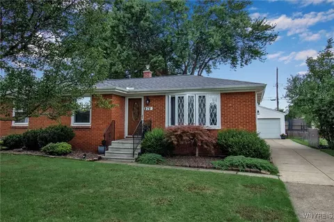 78 Shawnee Pl, West Seneca, NY 14224