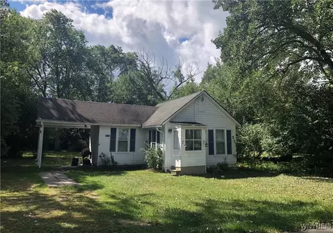1552 Cox Rd, Grand Island, NY 14072