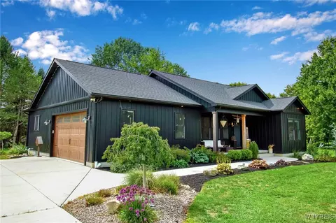 9268 Foote Rd, Royalton, NY 14001