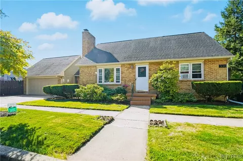 336 Roycroft Blvd, Amherst, NY 14226