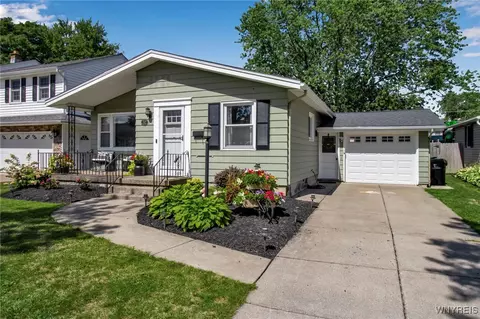 52 Briarlee Dr, Tonawanda, NY 14150