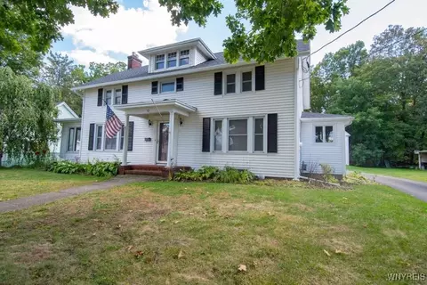52 Brooklyn St, Warsaw, NY 14569