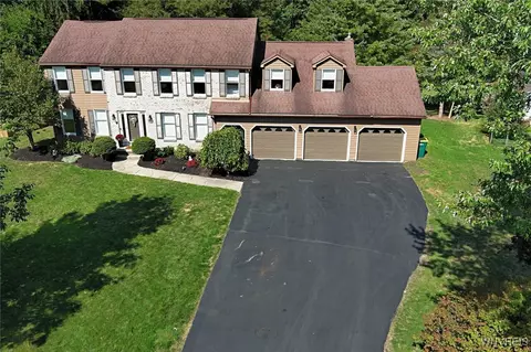 6494 Old Post Cir, East Amherst, NY 14051