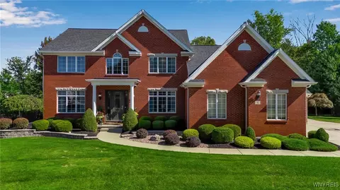 95 Via Foresta Ln, Amherst, NY 14221