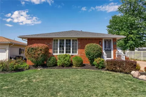 86 Mitchell Dr, Tonawanda, NY 14150