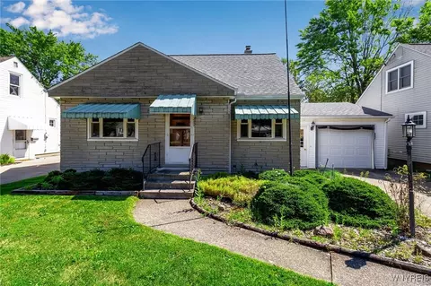 289 Kirkwood Dr, West Seneca, NY 14224