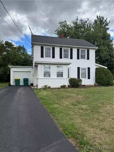 6773 Akron Rd, Lockport, NY 14094