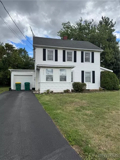 6773 Akron Rd, Lockport, NY 14094