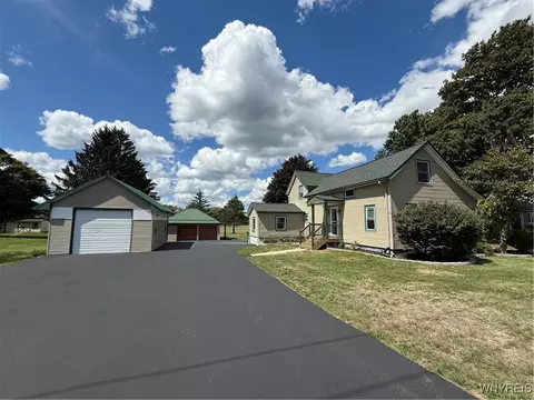 9088 Creek Rd, Batavia, NY 14020