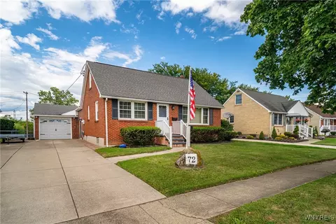 72 Robin Ln, West Seneca, NY 14224