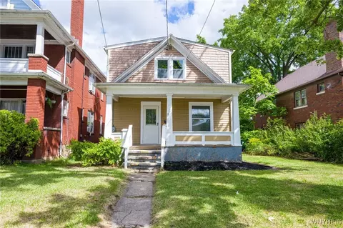 1868 Niagara Ave, Niagara Falls, NY 14305