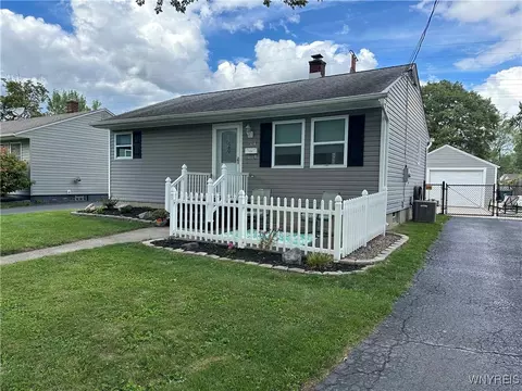 104 Oakwood, North Tonawanda, NY 14120