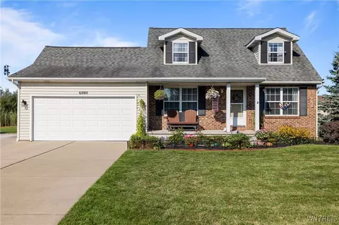 6980 Rebecca Dr, Wheatfield, NY 14304