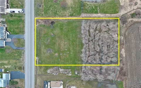 3719 Mapleton Rd, Wheatfield, NY 14132 photo 12