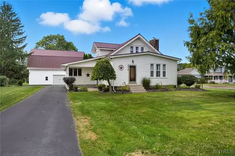 3310 Angle Rd, Orchard Park, NY 14127