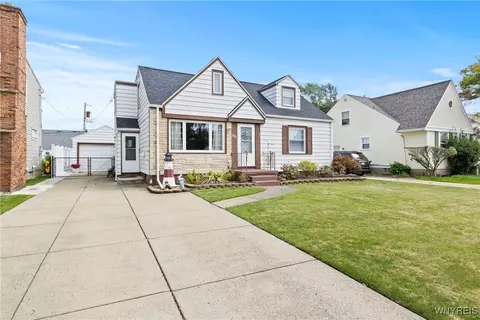 131 Blackstone Blvd, Tonawanda, NY 14150