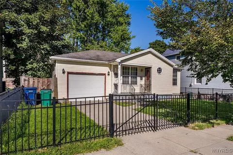 90 Alexander Pl, Buffalo, NY 14208
