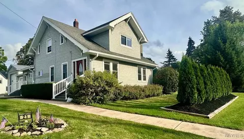 21 Center St, Hanover, NY 14062