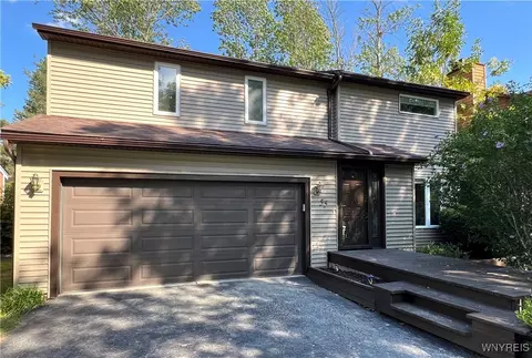 55 Brockmoore Dr, East Amherst, NY 14051