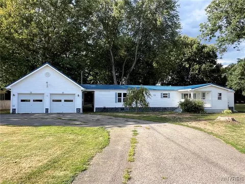 14079 W County House Rd, Albion, NY 14411