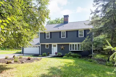 6 Briar Hill Rd, Orchard Park, NY 14127