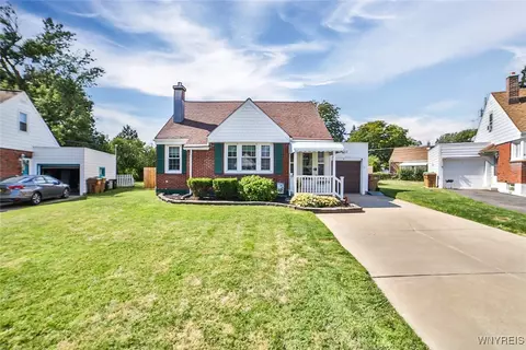 4 Highview Ct, Cheektowaga, NY 14215