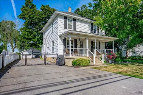 601 Lake St, Wilson, NY 14172