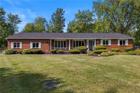 746 Curtis Ct, Lewiston, NY 14092