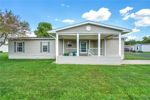 103 Sunset Ln, Arcade, NY 14009