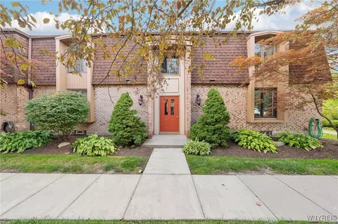 120 Charter Oaks Dr #4, Amherst, NY 14228