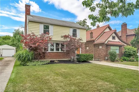 46 Endicott Dr, Amherst, NY 14226